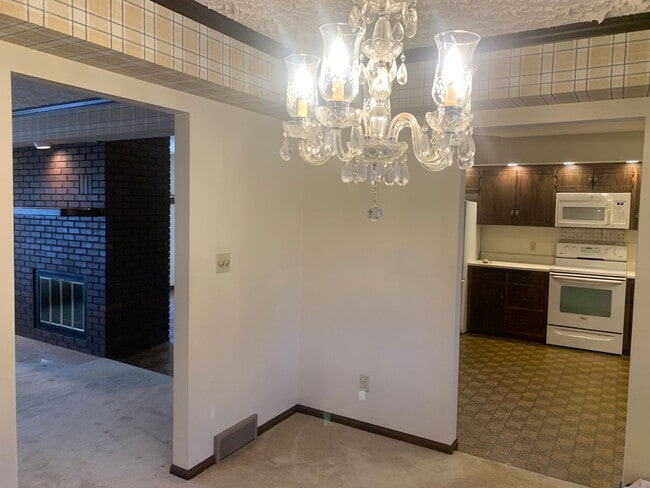 Building Photo - Looking for country living? Check out this...