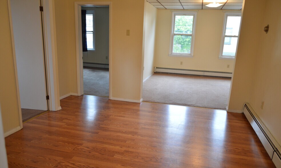 Building Photo - 211 S Main St