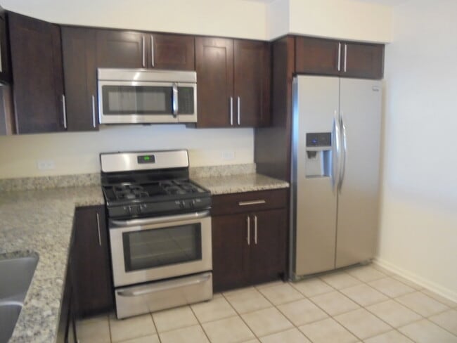 Building Photo - 938 Ridgefield Ln