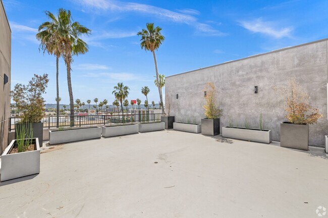 Building Photo - Beautiful Studio - 503