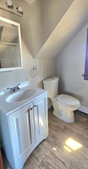 Building Photo - 235 Foxon Rd