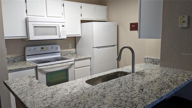 Building Photo - 8933 Manor Loop