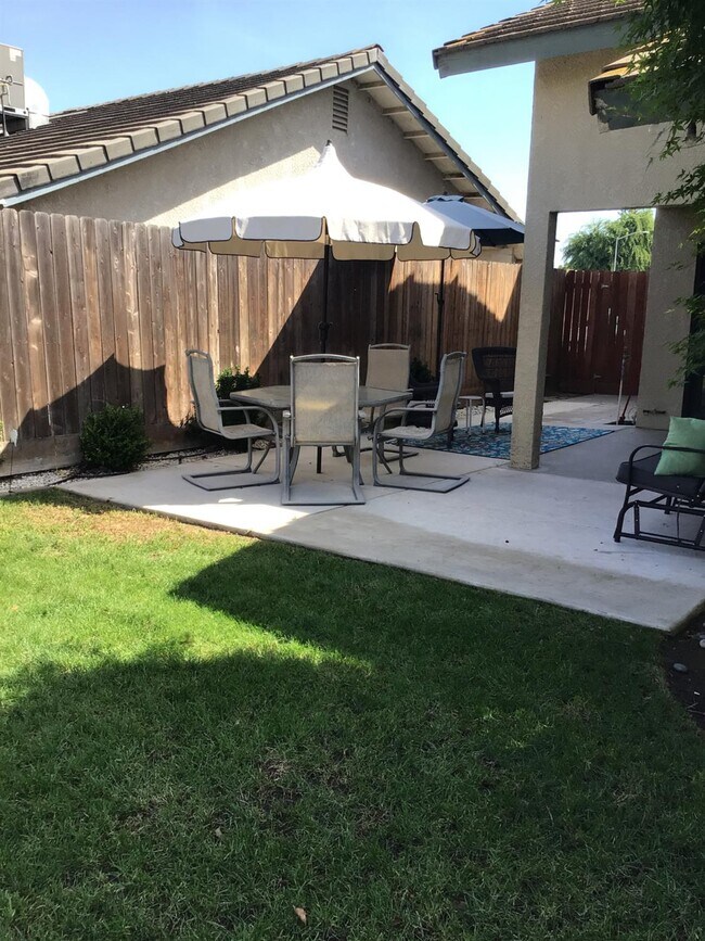 Building Photo - 1555 Morgan Dr