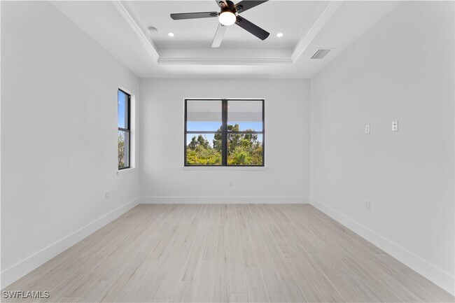 Building Photo - 348 Pyramid Ave