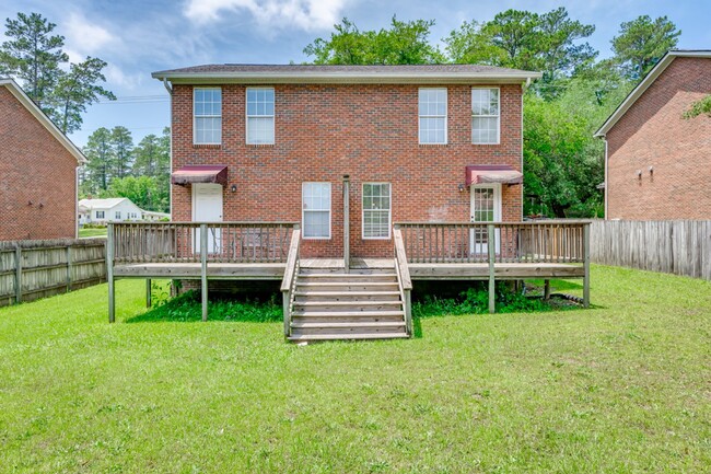 Building Photo - Quiet Neighborhood in a Conveniently Locat...