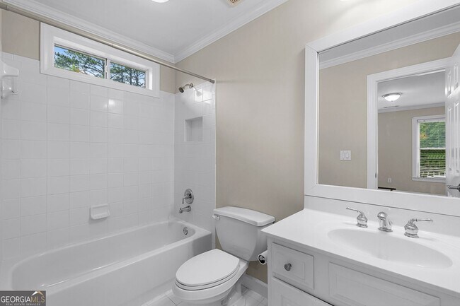 Building Photo - 340 Broadmoor Dr