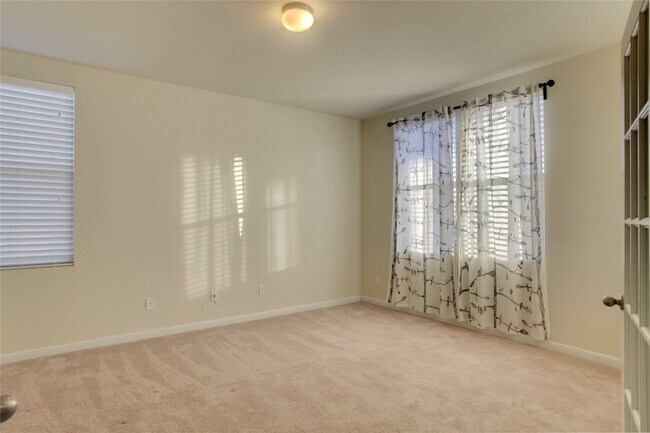Building Photo - 1653 Arbor Knot Dr