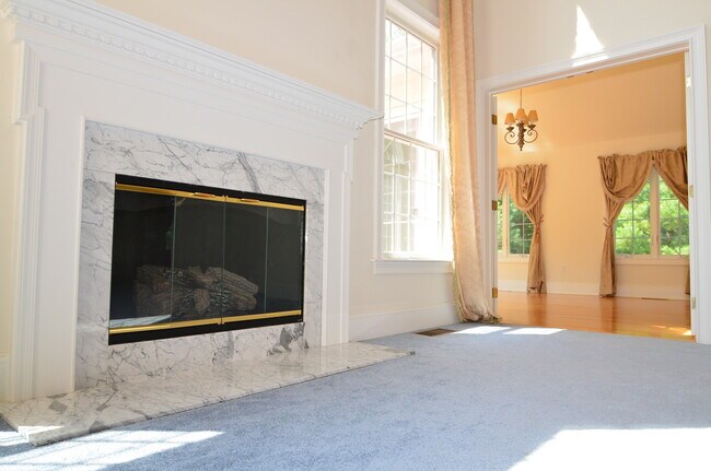 Building Photo - 4 Summit Way