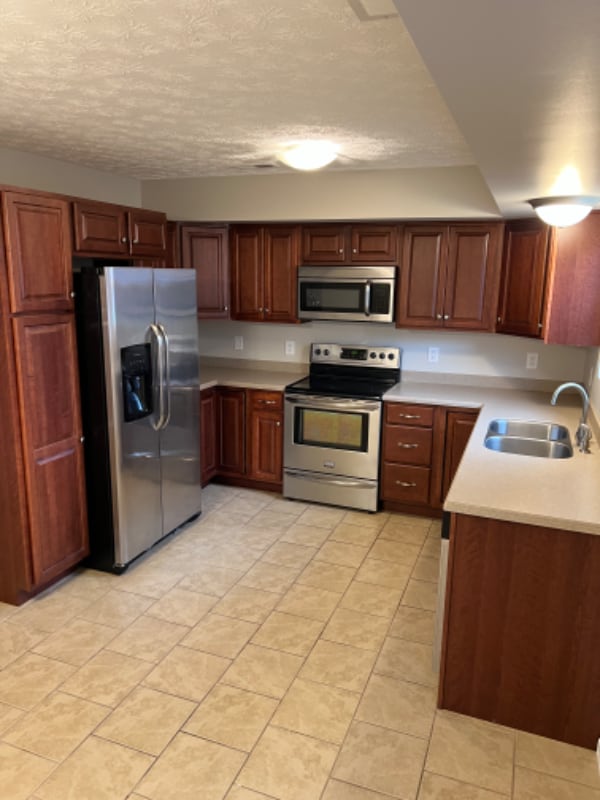 Building Photo - 10 Sugar Maple Ln