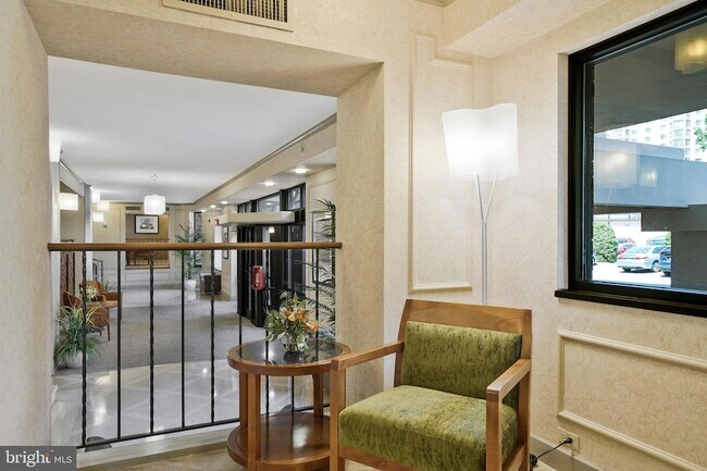 Building Photo - 5904 Mt Eagle Dr