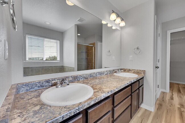 Building Photo - $2,595.00, 3 beds, 2.5 bath, Single Family...