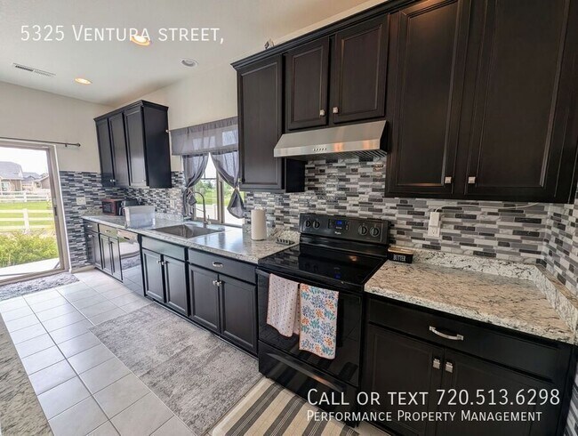 Building Photo - 5325 Ventura St