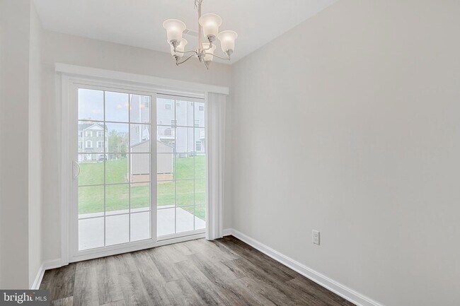 Building Photo - 2609 Maplewood Cir