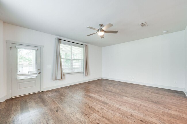 Building Photo - Beautiful 3BE/2.5BA by Invent Communities/...