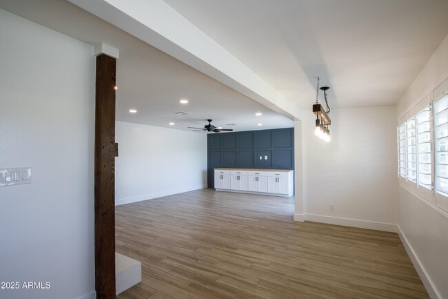 Building Photo - 1028 E Manzanita Dr