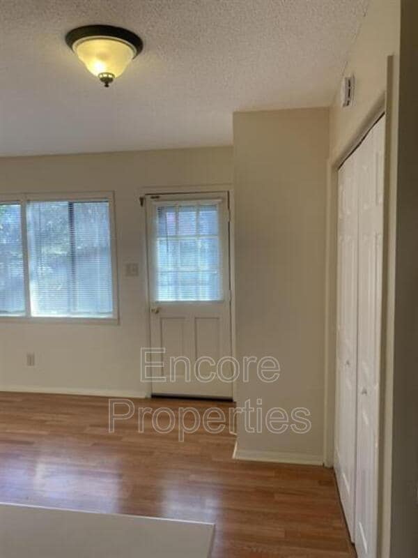 Building Photo - 1411 Foxwood Dr