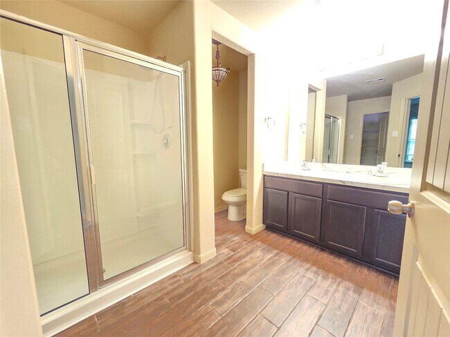 Building Photo - 2026 Naplechase Crest Dr