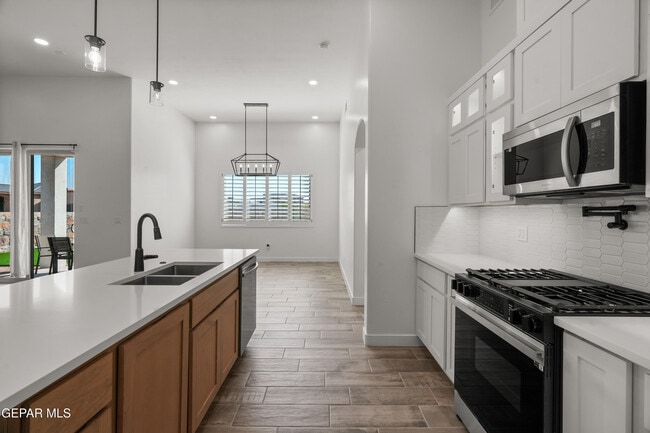 Building Photo - 874 Harpendem Dr