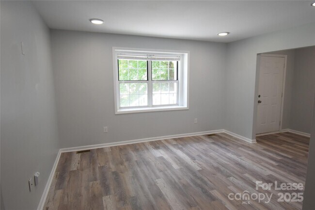 Building Photo - 6628 Cool Water Ct