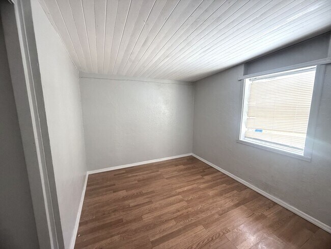 Building Photo - 8239 Suncoast Dr