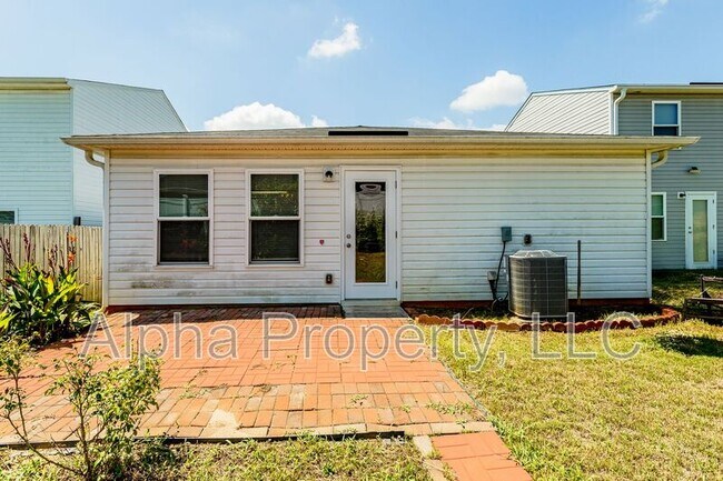 Building Photo - 304 Long Grove Ln