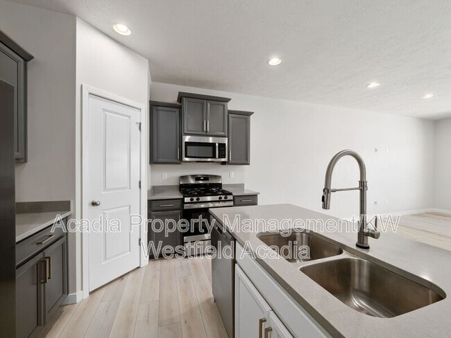 Building Photo - 15083 S Reins Wy