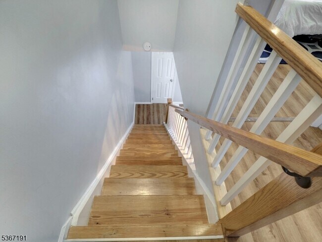 Building Photo - 65 Mews Ln