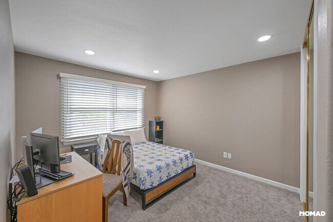 Building Photo - 1321 S Lansing Ct