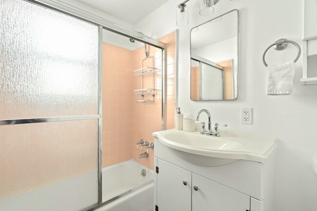 Building Photo - 2464 Hermosa Ave