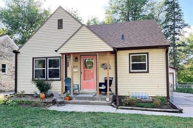 Primary Photo - Country Club Home with Spacious Backyard