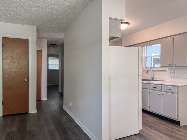 Building Photo - 3005 Tansel Rd