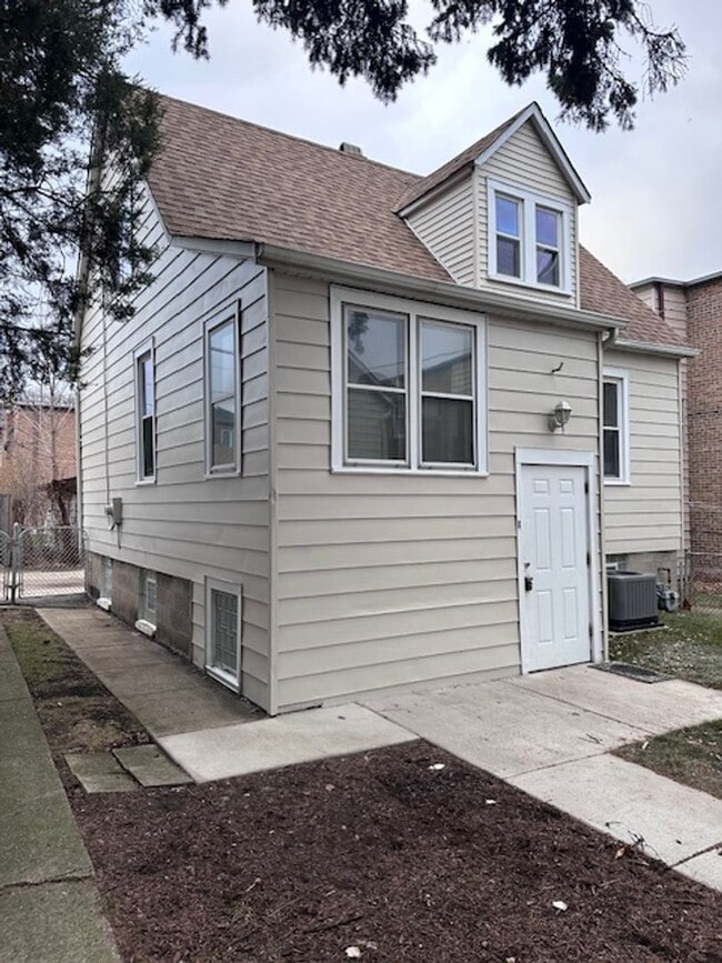 Building Photo - 65 Kilpatrick