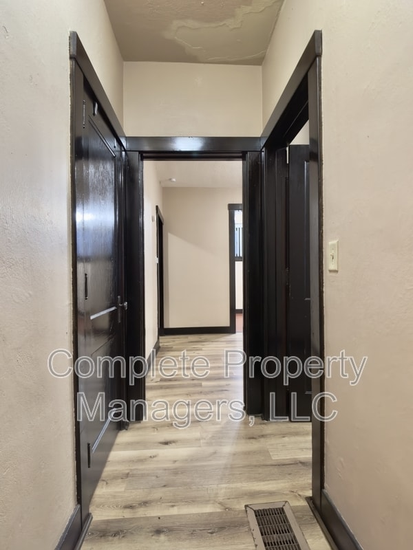 Building Photo - 325 E Washington St