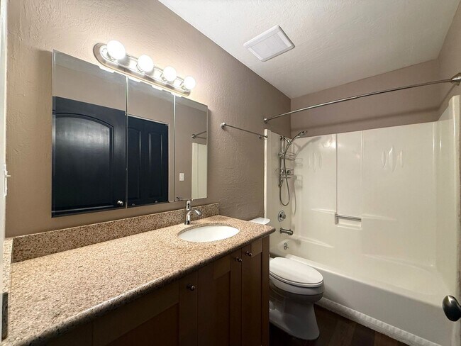 Building Photo - 2343 Fairway Dr