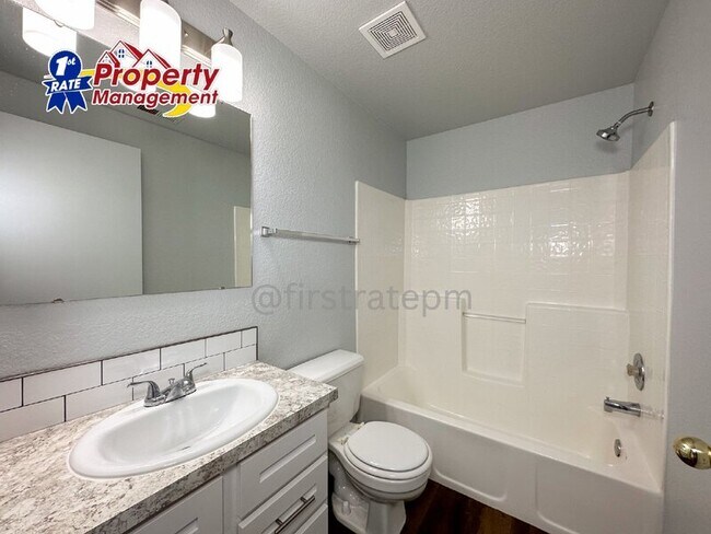 Building Photo - 3148 N Esquire Dr