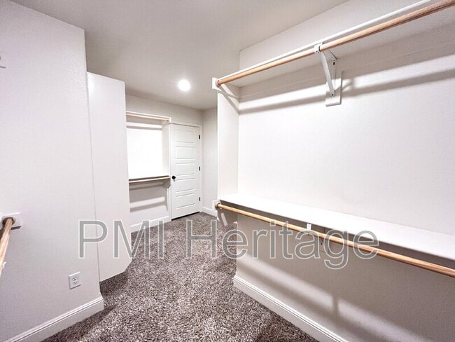 Building Photo - 6002 NW Meade St