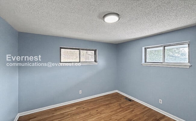 Building Photo - 18 Inglenook Dr