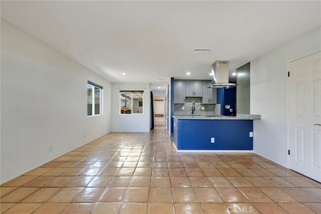 Building Photo - 8231 Deerfield Dr