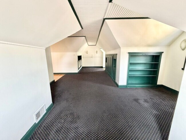 Building Photo - 2414 Brighton Dr