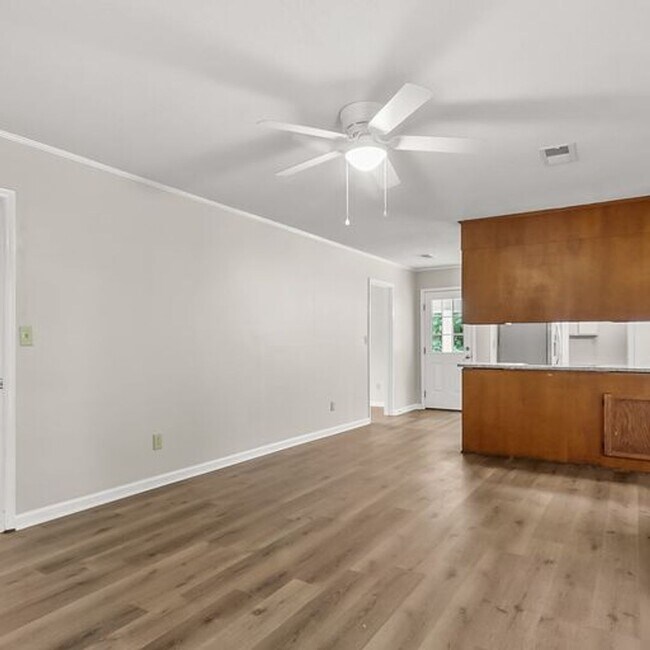 Building Photo - Beautiful 3 Bed 2 Bath Home! Available Fall 2026!