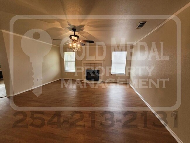Building Photo - Charming 4-Bed, 2-Bath now available for r...