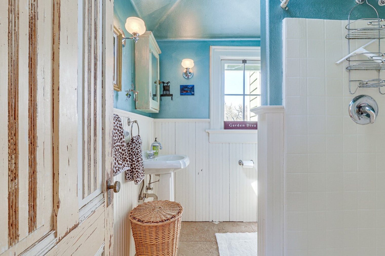 Building Photo - 3177 Vichy Ave