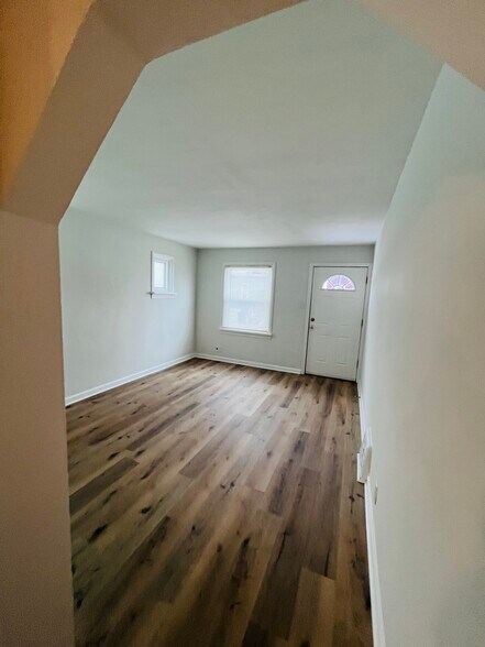 Building Photo - 4936 Hummelsheim Ave