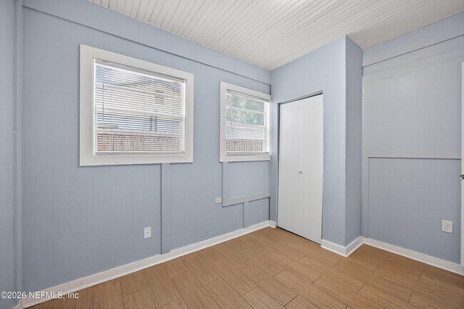 Building Photo - 2960 W 10th St