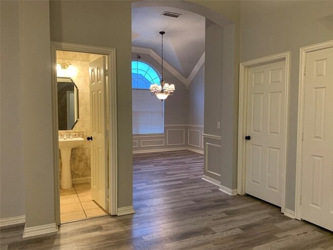 Building Photo - 1313 Limestone Creek Dr