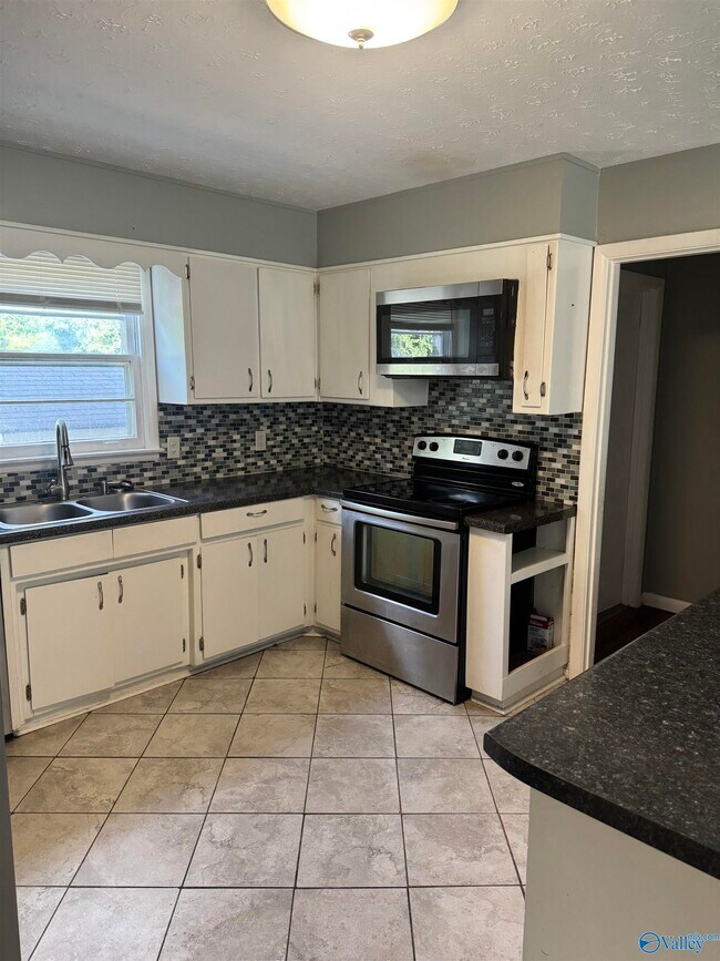 Building Photo - 3722 Battlefield Dr NW