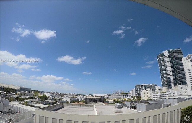 Building Photo - 1800 Collins Ave