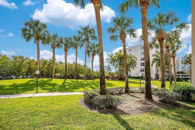 Building Photo - 1328 Pasadena Ave S