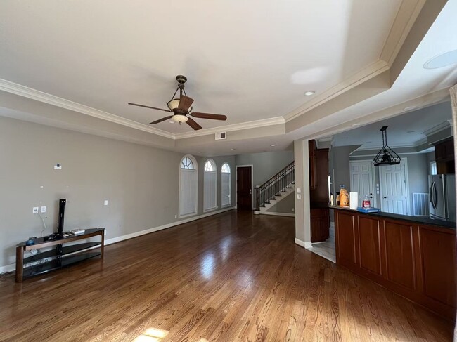 Building Photo - 5511 Val Verde St