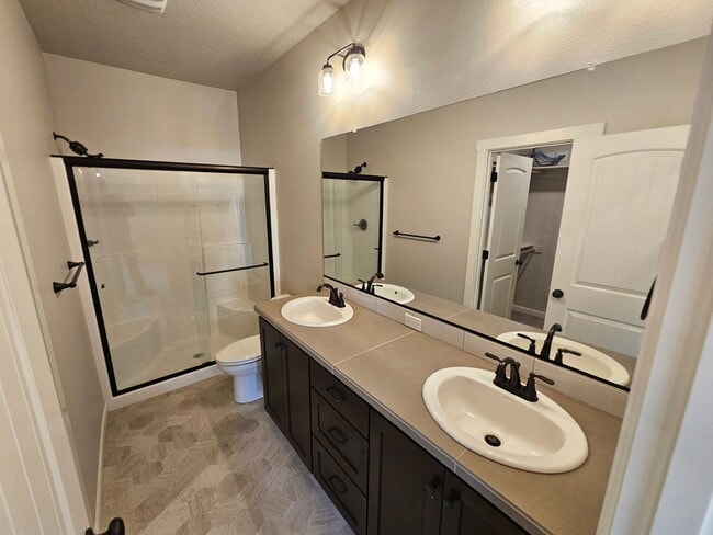 Building Photo - 1400 Dahlia St